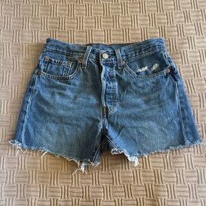 100% Cotton Levi's Blue Distressed Denim Cutoff Shorts